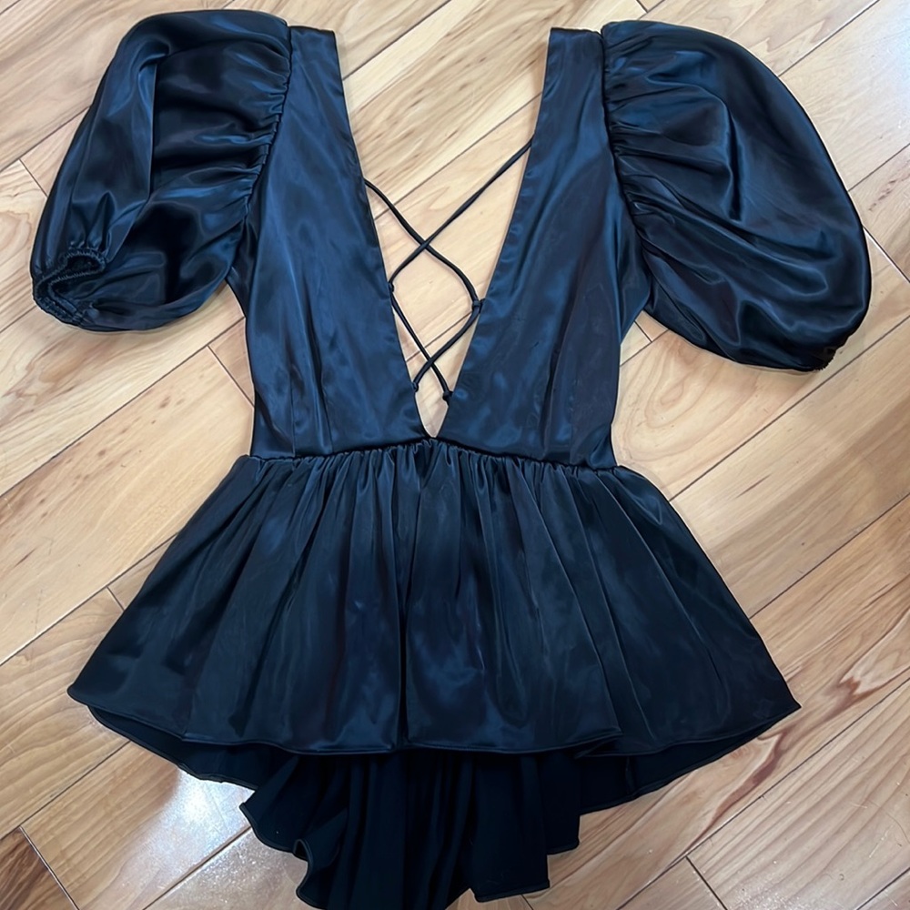 Allina Liu Eir top